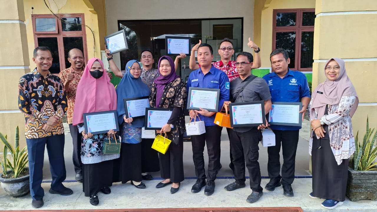 Pegawai Berprestasi Kategori Disiplin dan  Pegawai  Berprestasi Kategori Inovasi Bersama Kadin, Plt. Sekdin dan Kabid