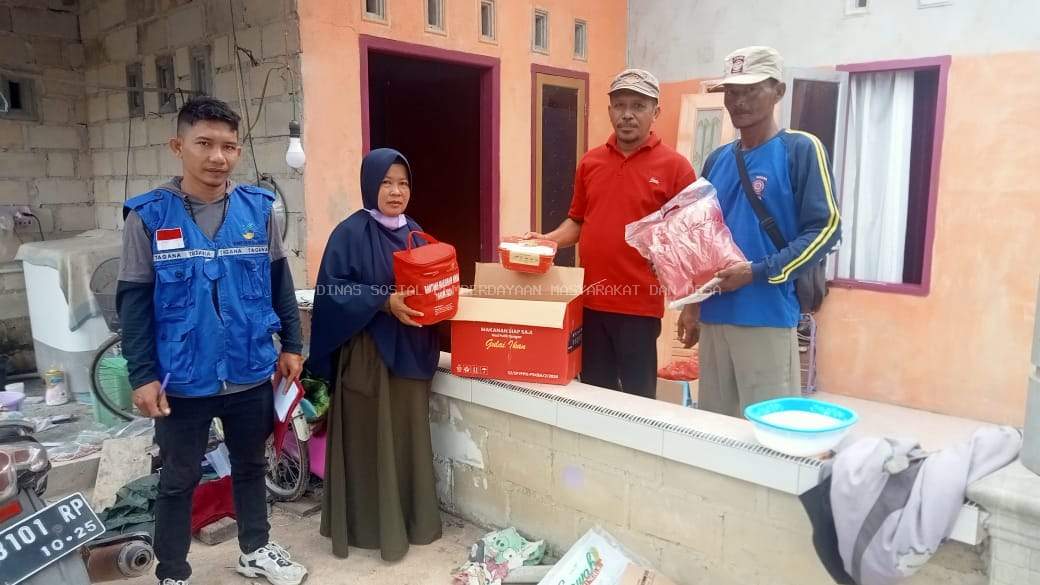 PENYERAHAN BANTUAN KORBAN BENCANA ANGIN PUTING BELIUNG