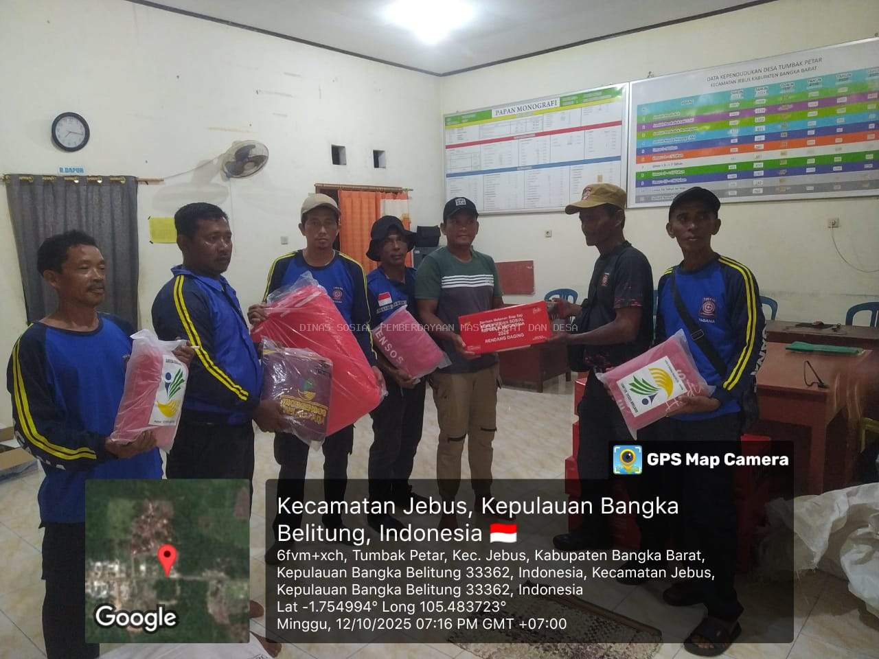 GERAK CEPAT DINSOS DAN TIM TAGANA BANTU KORBAN ANGIN KENCANG DI DUSUN KEDONDONG KECAMATAN JEBUS